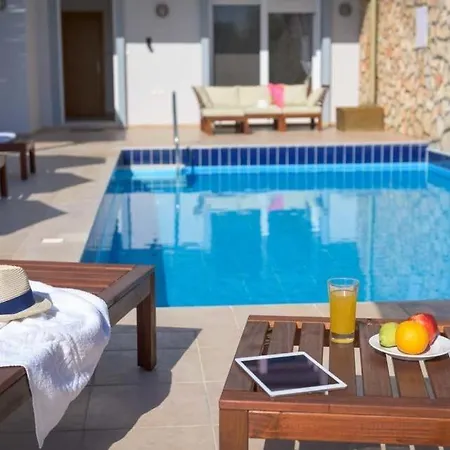 Sleeps 7 Pool Air Con Wifi