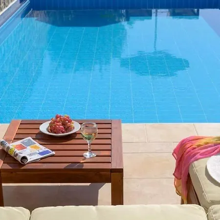 Sleeps 7 Pool Air Con Wifi Villa