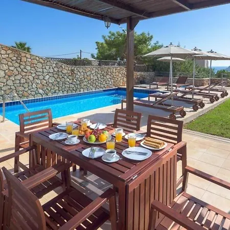 Sleeps 7 Pool Air Con Wifi